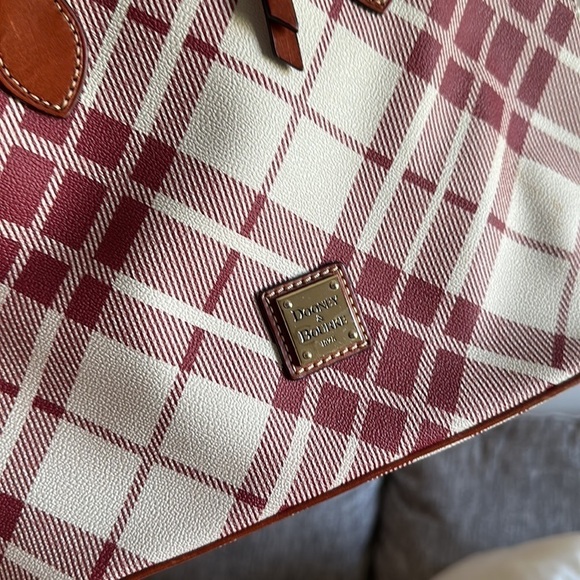 Vintage Dooney and Bourke Cranberry Plaid Leather Zip Zip Domed Satchel Handbag - Picture 5 of 12